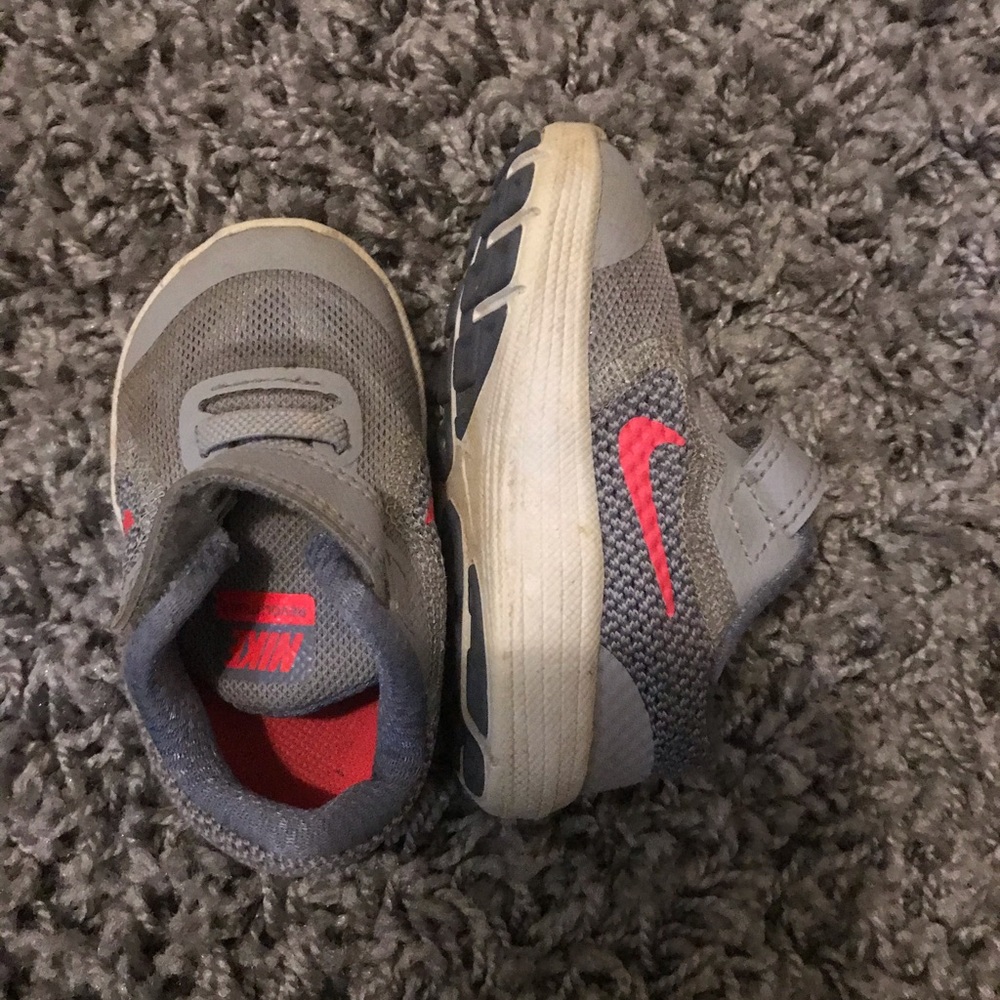 Nike tennis shoes